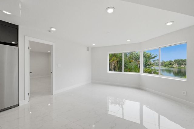 877 NE 195TH Street 222, Miami, FL 33179