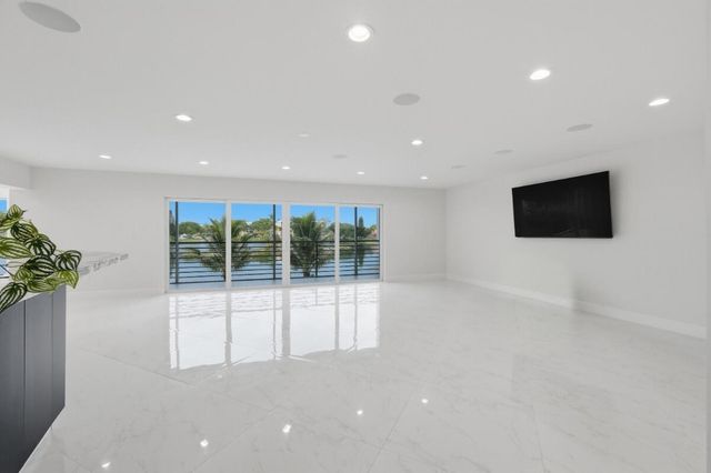 877 NE 195TH Street 222, Miami, FL 33179