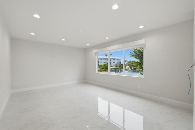 877 NE 195TH Street 222, Miami, FL 33179
