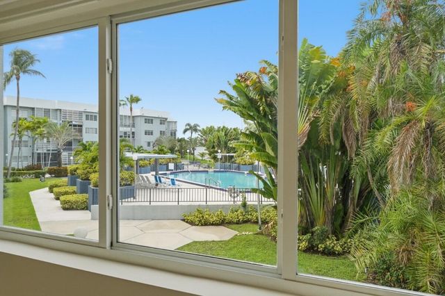 877 NE 195TH Street 222, Miami, FL 33179
