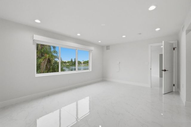 877 NE 195TH Street 222, Miami, FL 33179