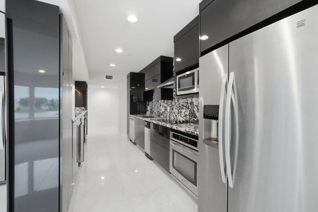 877 NE 195TH Street 222, Miami, FL 33179