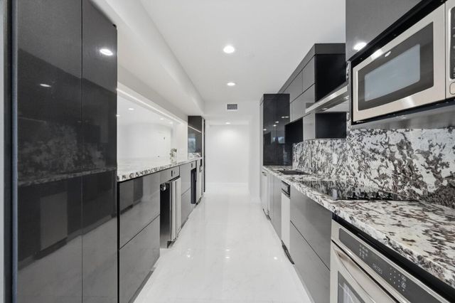 877 NE 195TH Street 222, Miami, FL 33179