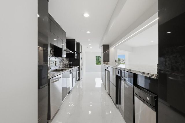 877 NE 195TH Street 222, Miami, FL 33179