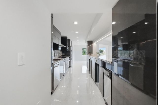877 NE 195TH Street 222, Miami, FL 33179