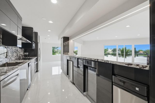 877 NE 195TH Street 222, Miami, FL 33179