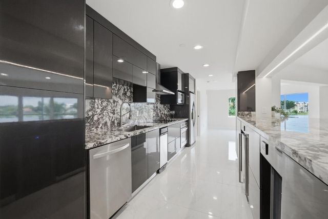 877 NE 195TH Street 222, Miami, FL 33179