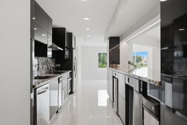 877 NE 195TH Street 222, Miami, FL 33179