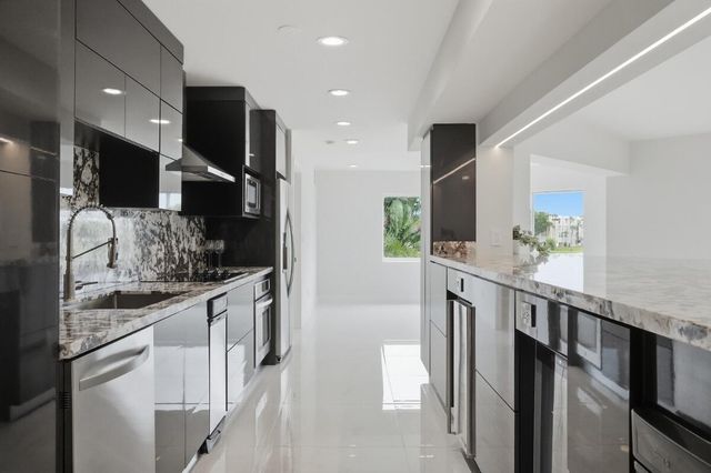 877 NE 195TH Street 222, Miami, FL 33179