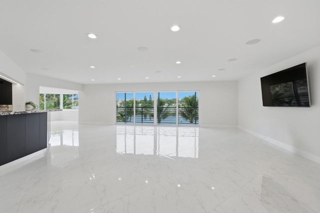 877 NE 195TH Street 222, Miami, FL 33179
