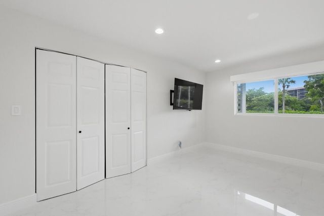 877 NE 195TH Street 222, Miami, FL 33179