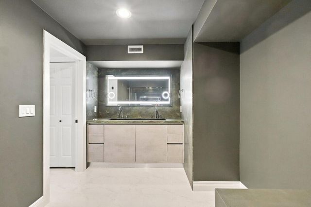 877 NE 195TH Street 222, Miami, FL 33179