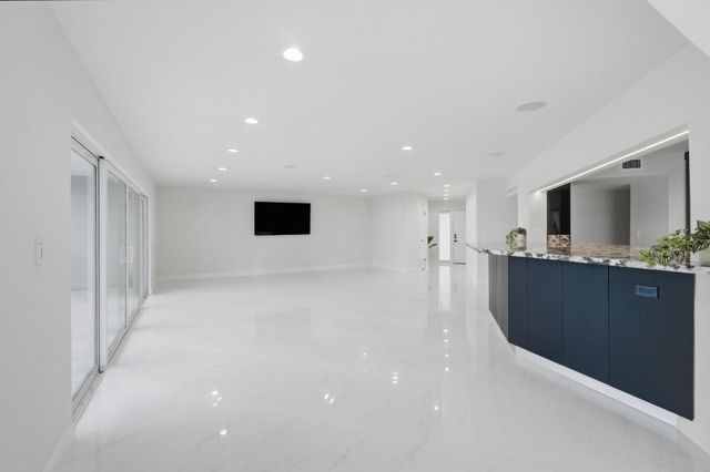 877 NE 195TH Street 222, Miami, FL 33179