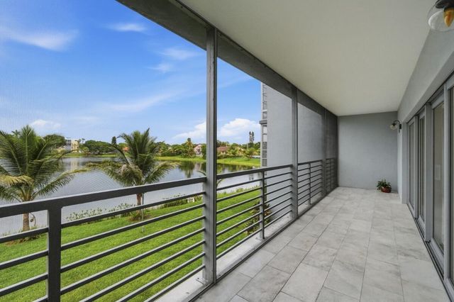 877 NE 195TH Street 222, Miami, FL 33179