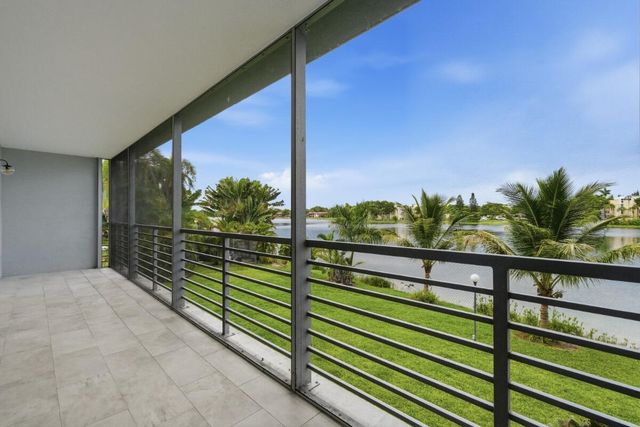 877 NE 195TH Street 222, Miami, FL 33179