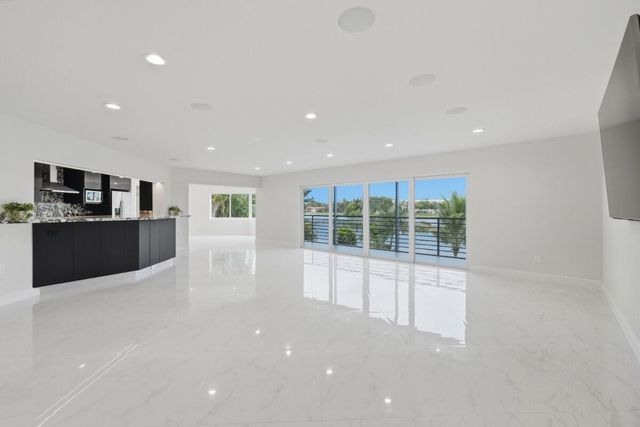 877 NE 195TH Street 222, Miami, FL 33179