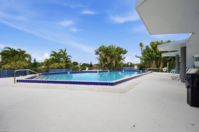 877 NE 195TH Street 222, Miami, FL 33179