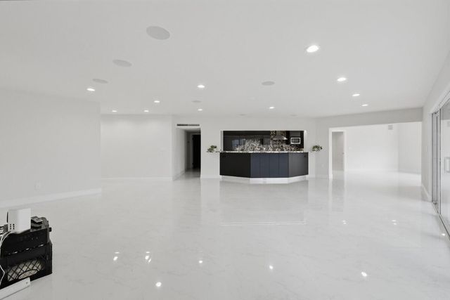 877 NE 195TH Street 222, Miami, FL 33179