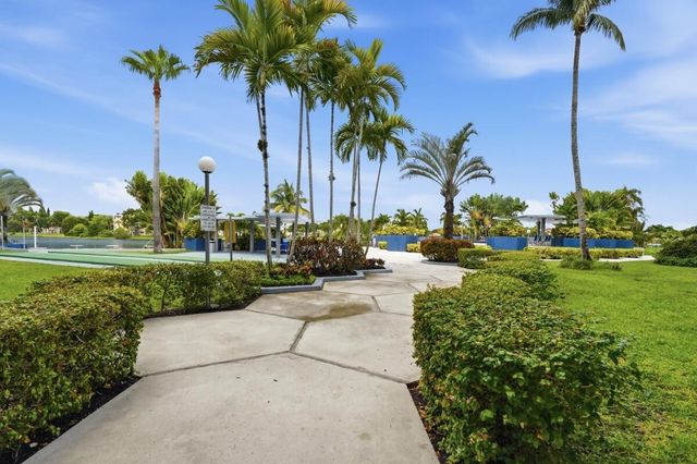877 NE 195TH Street 222, Miami, FL 33179