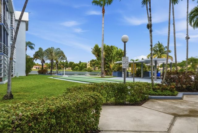 877 NE 195TH Street 222, Miami, FL 33179