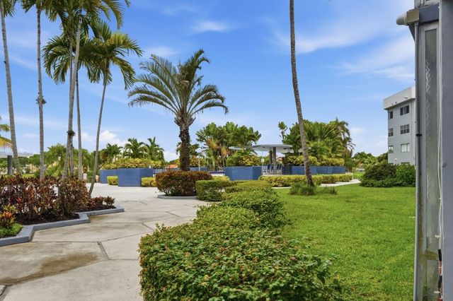 877 NE 195TH Street 222, Miami, FL 33179