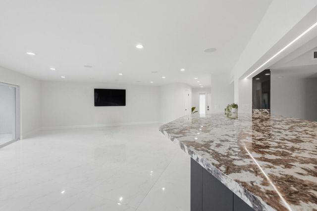 877 NE 195TH Street 222, Miami, FL 33179