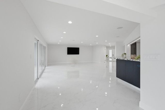 877 NE 195TH Street 222, Miami, FL 33179