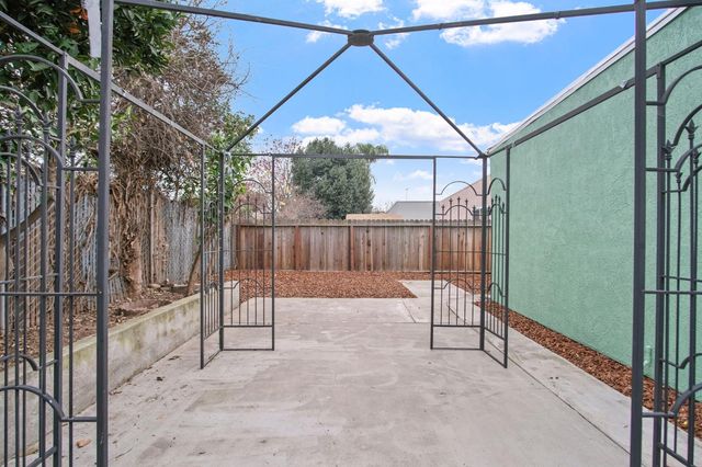 2728 Park Pl, Modesto, CA 95350