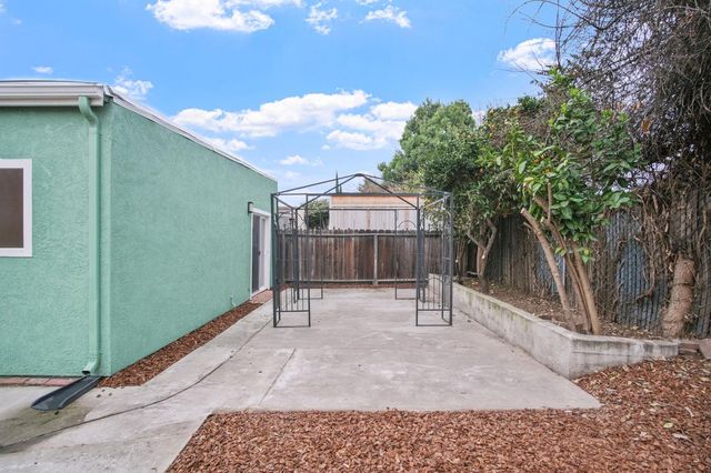 2728 Park Pl, Modesto, CA 95350