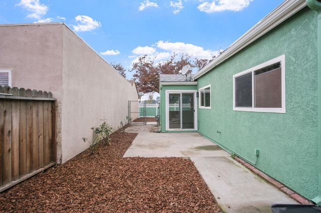 2728 Park Pl, Modesto, CA 95350