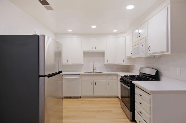 2728 Park Pl, Modesto, CA 95350