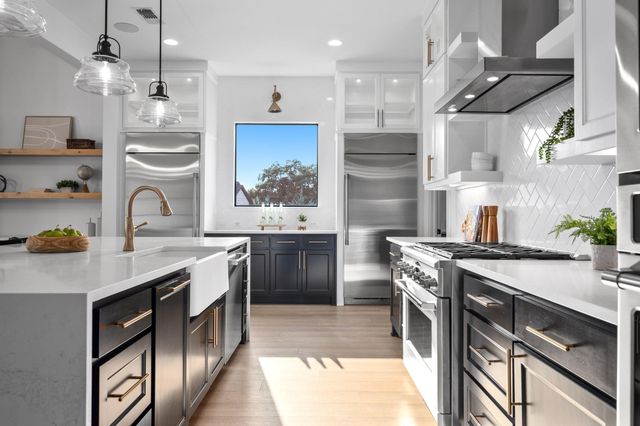 112 Davis LN, Georgetown, TX 78633