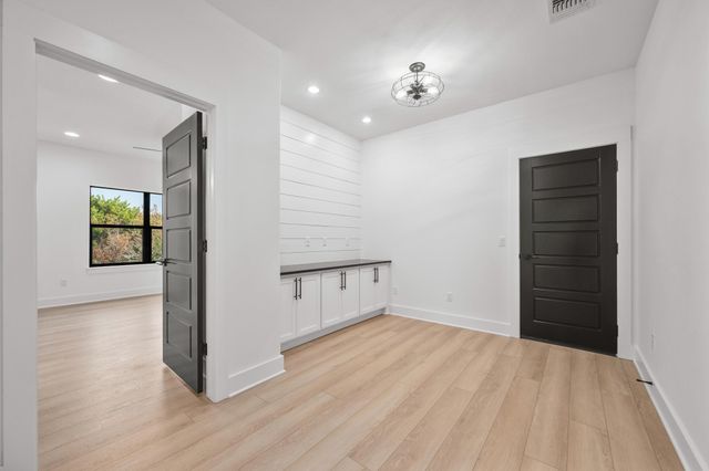 112 Davis LN, Georgetown, TX 78633
