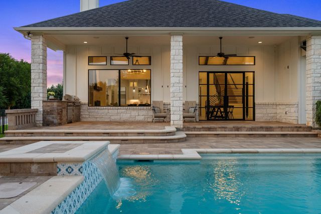 112 Davis LN, Georgetown, TX 78633