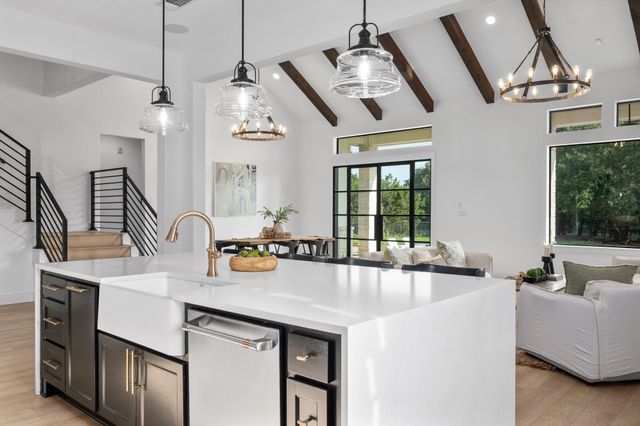 112 Davis LN, Georgetown, TX 78633