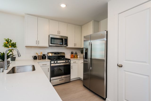 2732 Center Creek Lane, Fort Worth, TX 76108