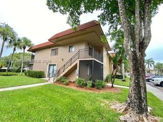215 Lakeview Dr 203, Weston, FL 33326