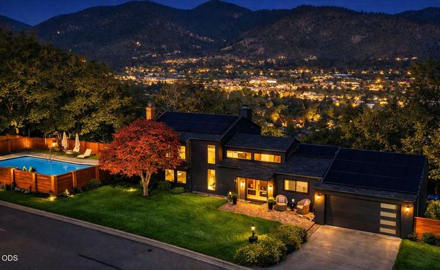 1021 NW Starlite Place, Grants Pass, OR 97526