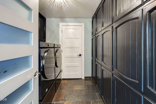 1021 NW Starlite Place, Grants Pass, OR 97526