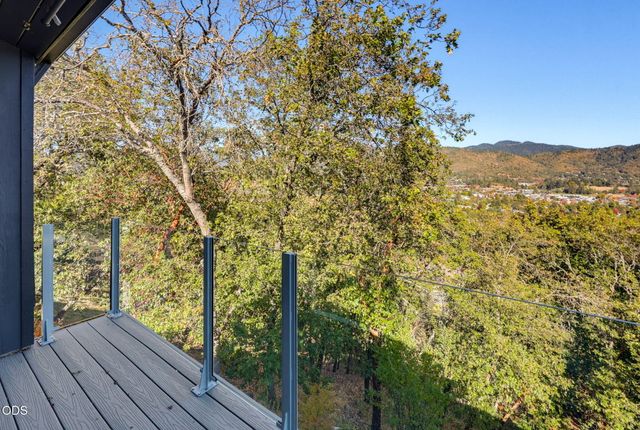 1021 NW Starlite Place, Grants Pass, OR 97526