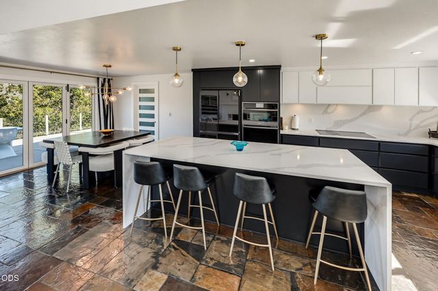 1021 NW Starlite Place, Grants Pass, OR 97526