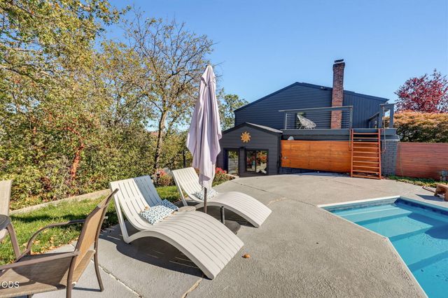 1021 NW Starlite Place, Grants Pass, OR 97526