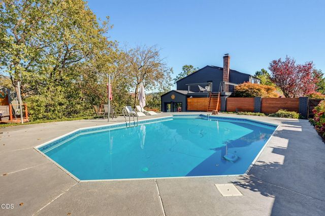 1021 NW Starlite Place, Grants Pass, OR 97526