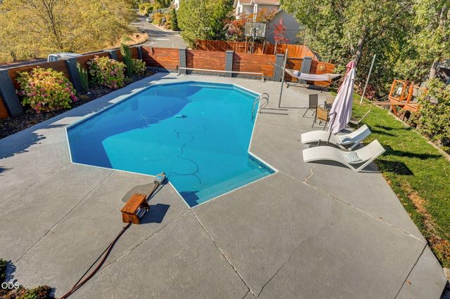 1021 NW Starlite Place, Grants Pass, OR 97526