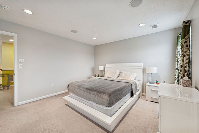 504 Azalea Ln., Bridgeville, PA 15017