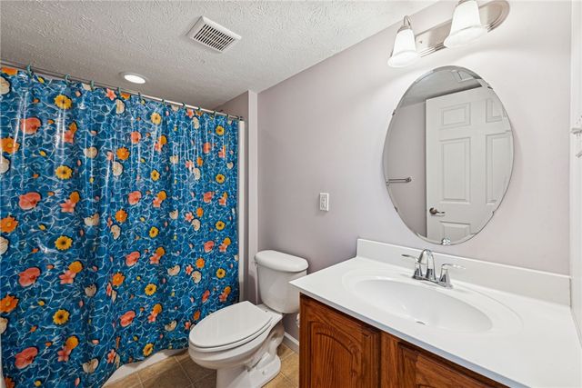 504 Azalea Ln., Bridgeville, PA 15017