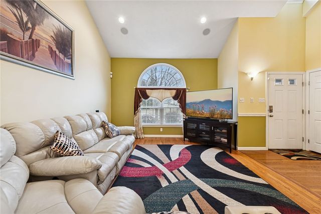 504 Azalea Ln., Bridgeville, PA 15017