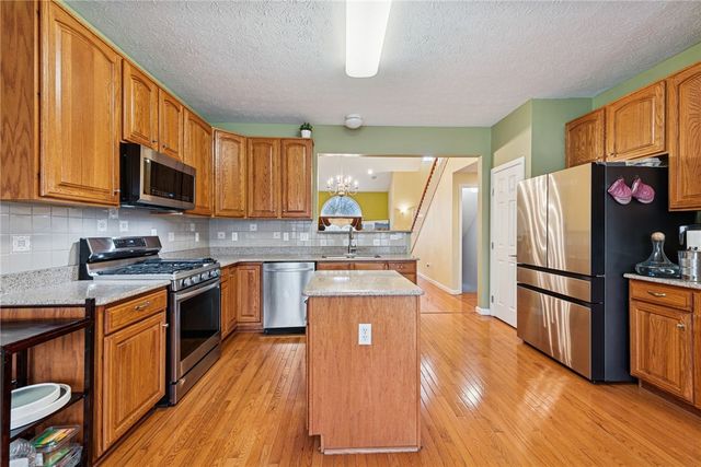 504 Azalea Ln., Bridgeville, PA 15017