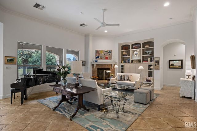 2502 Edingal Drive, Bakersfield, CA 93311