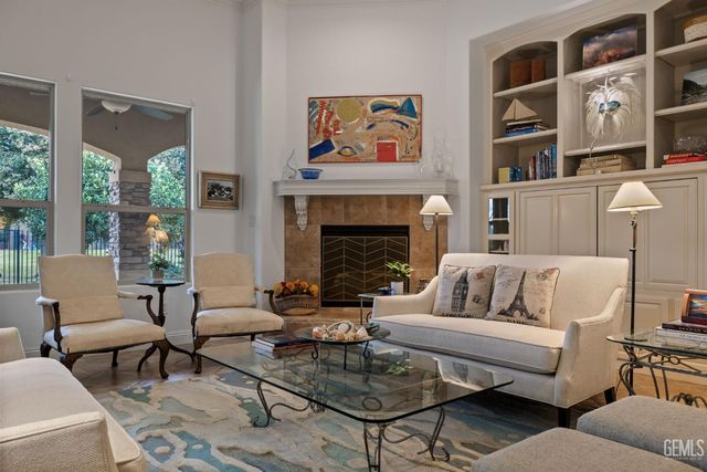 2502 Edingal Drive, Bakersfield, CA 93311